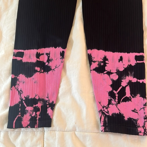 Tie Dye Leggings- NWT - Picture 6 of 8